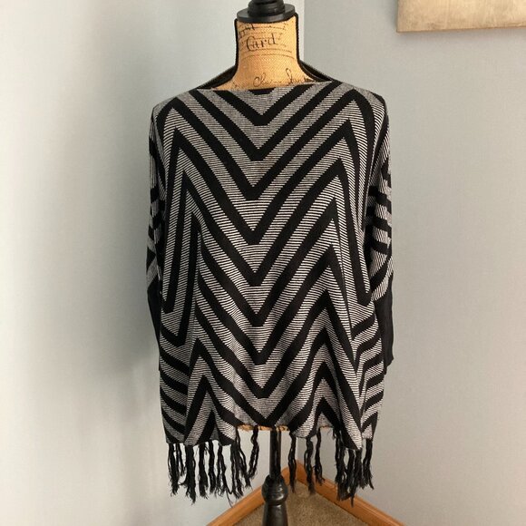 Elan Zig Zag Long Sleeve Fringed Poncho Sweater ~ One Size - Picture 1 of 12